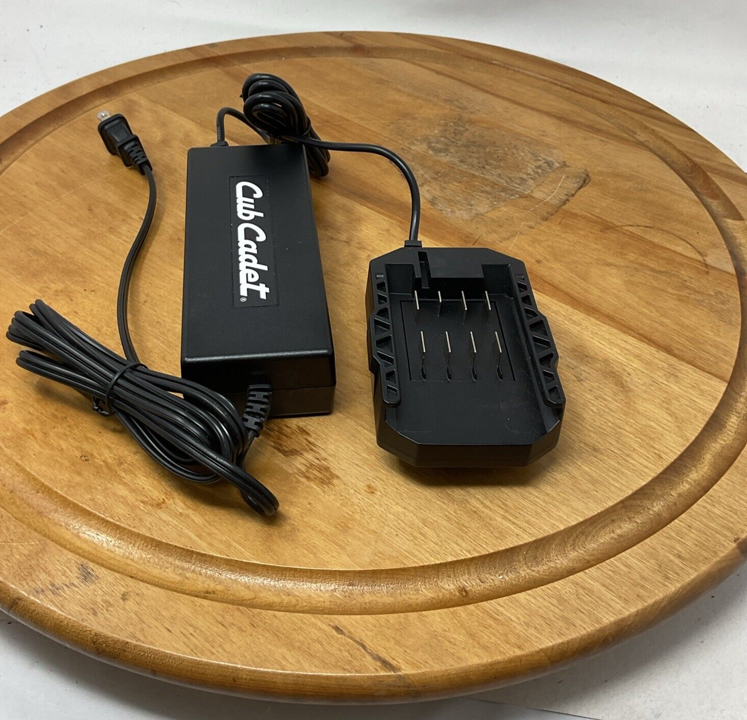Genuine OEM CUB CADET 60V 60 Volt BATTERY CHARGER CC602 490-280-C011