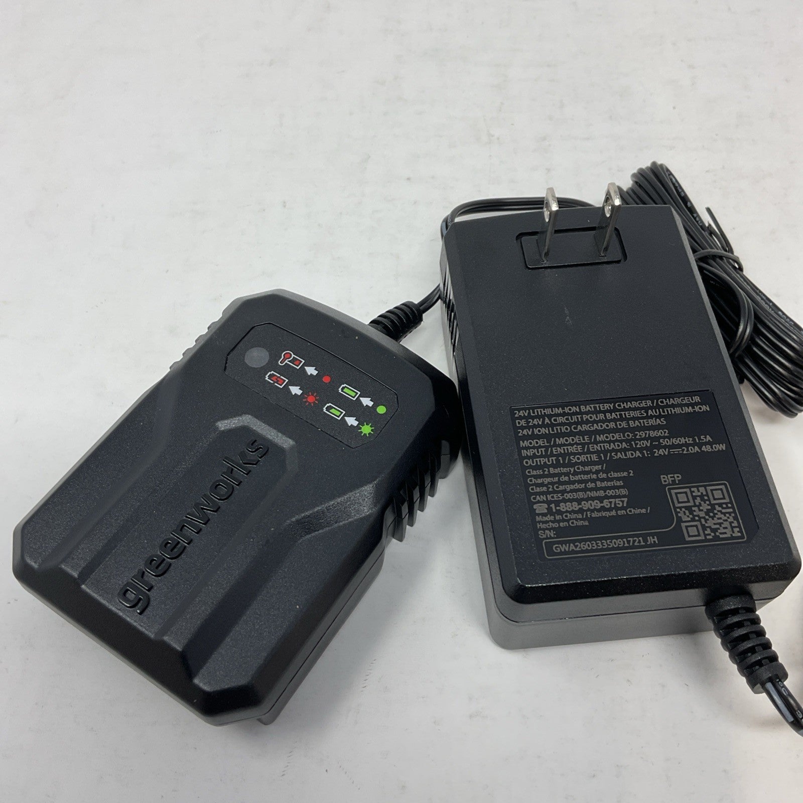 OEM Greenworks 24V Compact Battery Charger 2978602 24 Volt + owner's manual