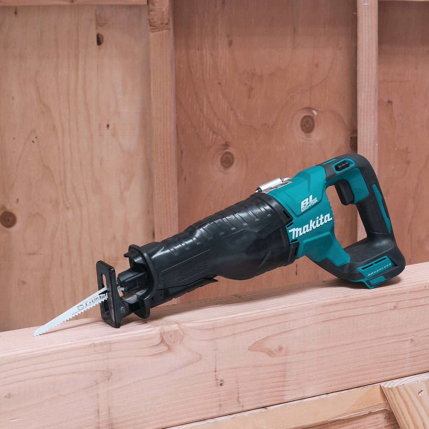 Makita XRJ05Z 18V LXT Lithium-Ion Brushless Cordless Reciprocating Saw (Tool Only)